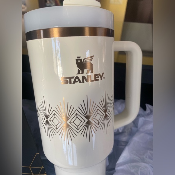 LIMITED EDITION NEW Stanley Quench H2.0 Flowstate 40 OZ Tumbler Cream Gloss Deco - Picture 2 of 9